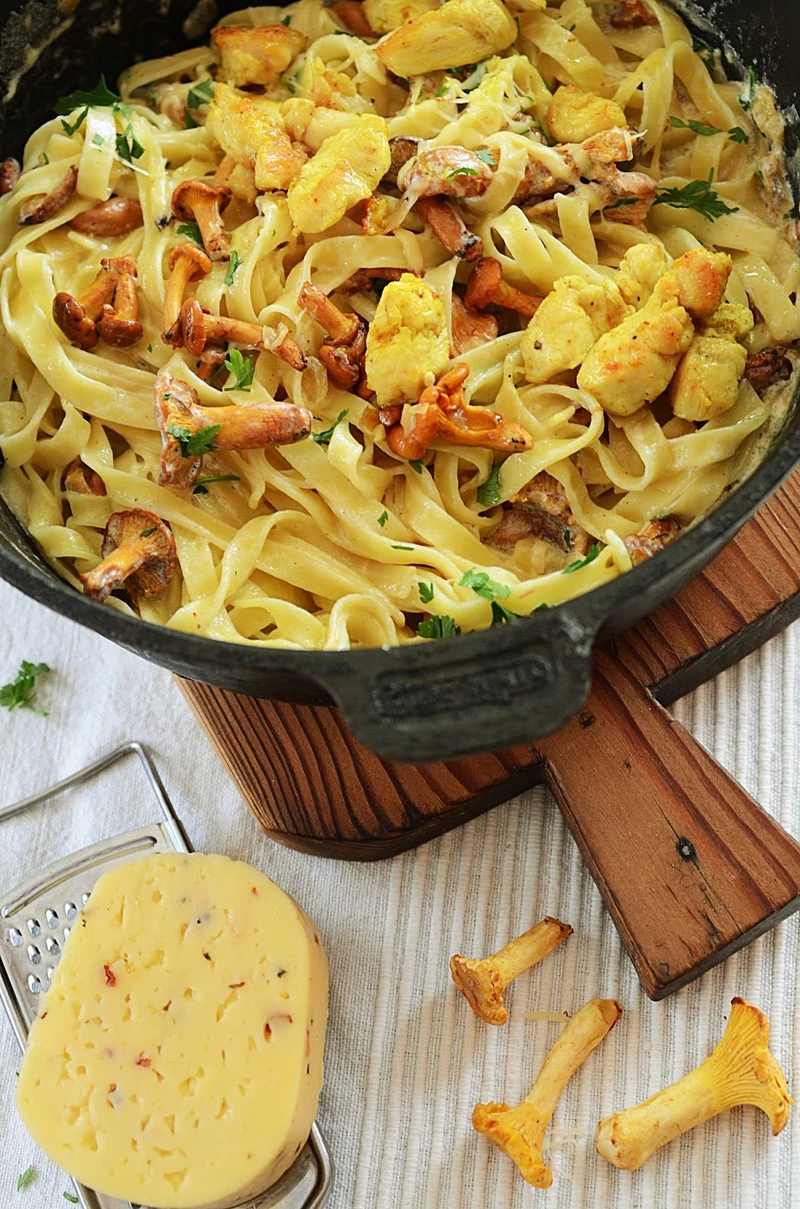 Tagliatelle z kurczakiem i kurkami