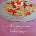 Makaron z sosem truskawkowym