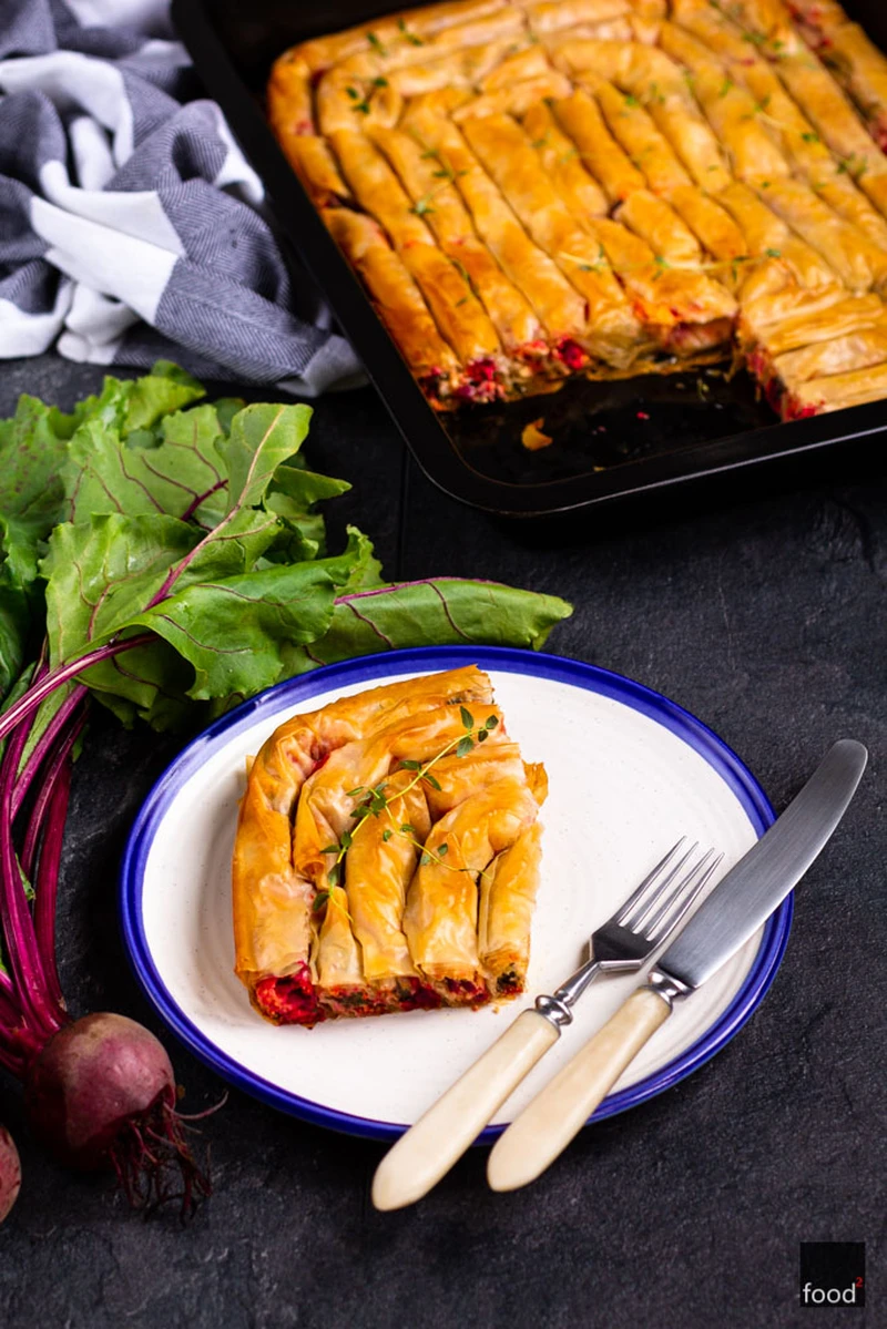 Burek z serem feta i botwiną