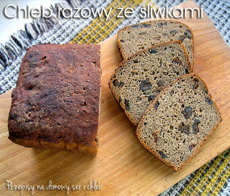 Chleb razowy ze śliwkami