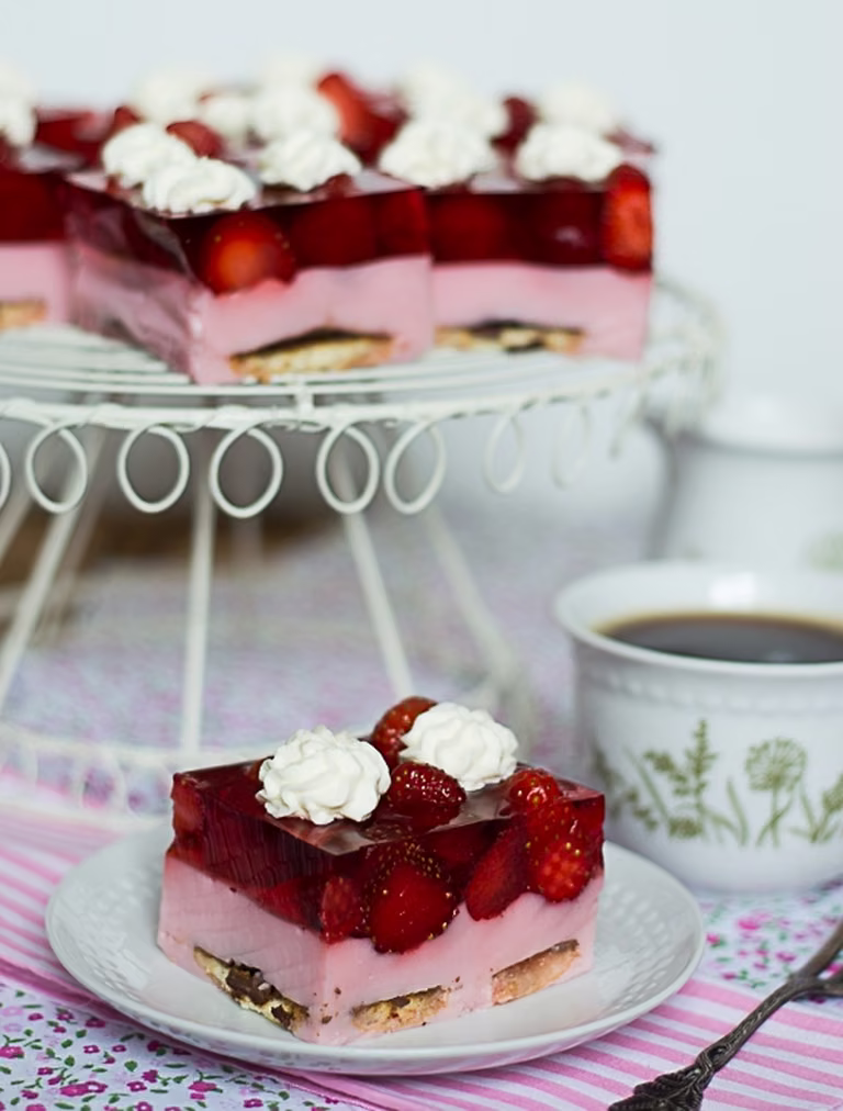 Ciasto truskawkowa delicja bez pieczenia