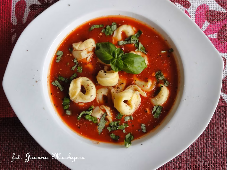 Zupa pomidorowa z tortellini
