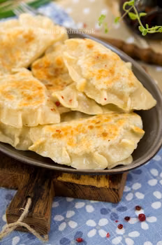 Pierogi z kapustą i pieczarkami