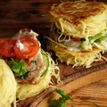 Grillowany schab na bułce z makaronu
