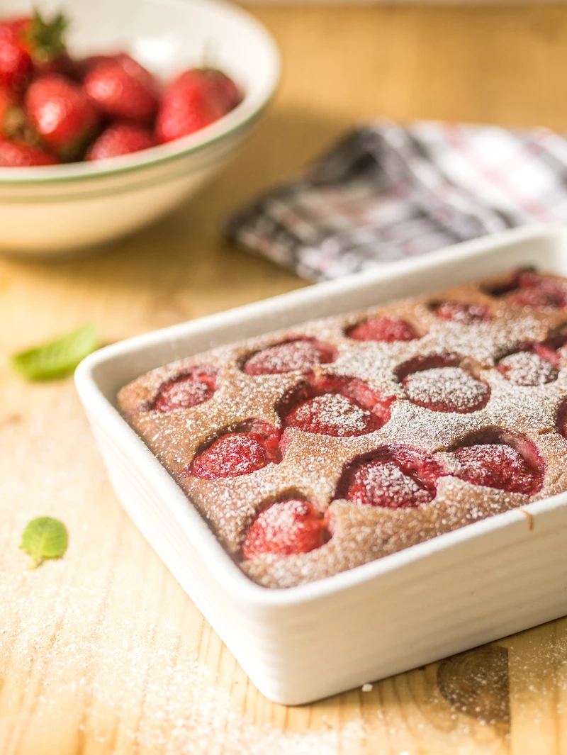 Ciasto bananowe bezglutenowe z truskawkami