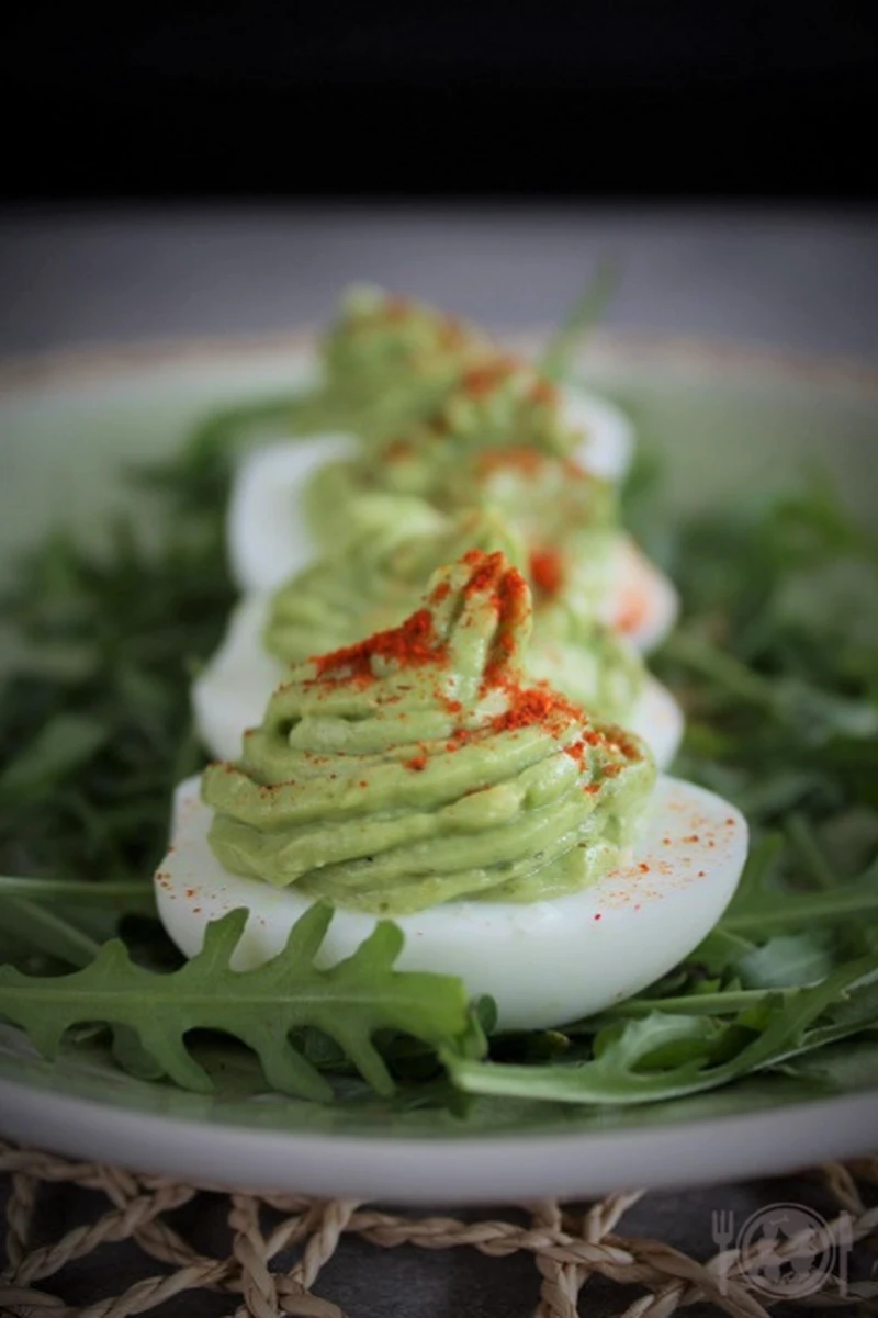 Jajka z pastą z awokado (Keto, Paleo, LowCarb, Wege)