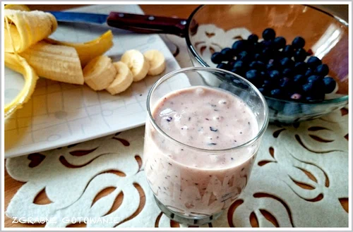 KOKTAJL JAGODOWO-BANANOWY