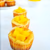 Serniczki z mango na razowym spodzie bez cukru