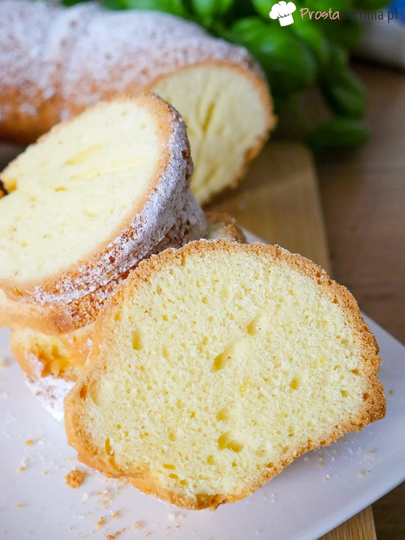 Maślana babka cytrynowa