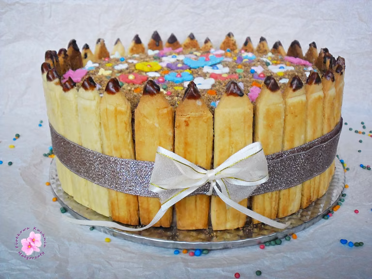 Tort-niespodzianka na Dzień Nauczyciela