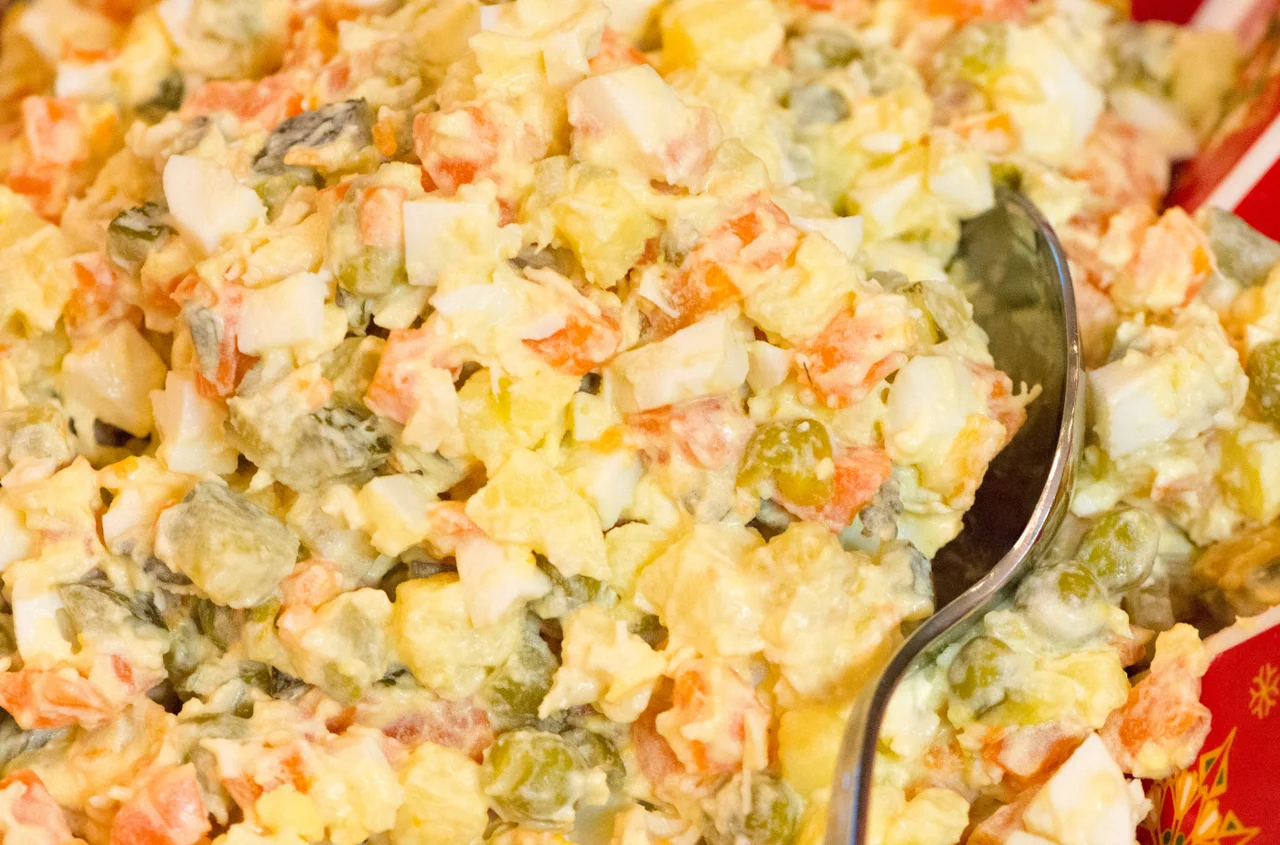 Kiedy zrobić sałatkę jarzynową na Wielkanoc? Ten dzień robi różnicę