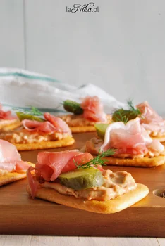 Imprezowa przekąska, czyli kanapki z krakersów