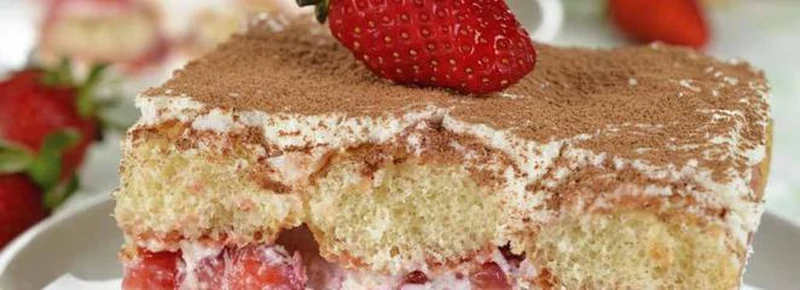 Tiramisu z białą czekoladą i truskawkami