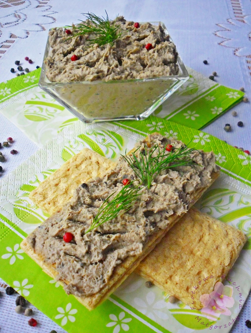 Pasta mięsna z kawiorem z bakłażana