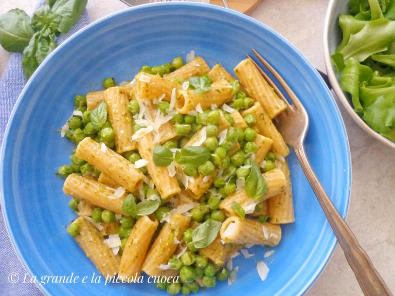 Makaron z ziołowym pesto