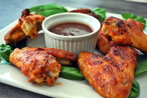 Skrzydełka drobiowe w domowym sosie bbq na Coca-coli