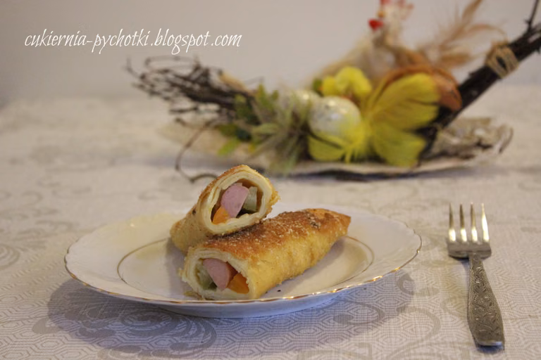 Krokiety z parówką, ogórkiem i papryką