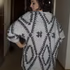 sweter w azteckie wzory