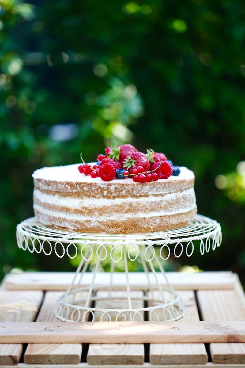 Naked cake z kremem Milky Way