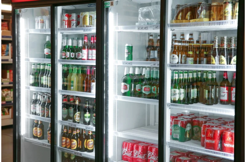 Alkohol dominuje na stacjach paliw!? Wiemy co na temat jego sprzedaży myślą Polacy!
