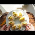 Jajka faszerowane mango i kozim serem