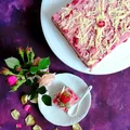 Truskawkowiec z białą czekoladą i jogurtem