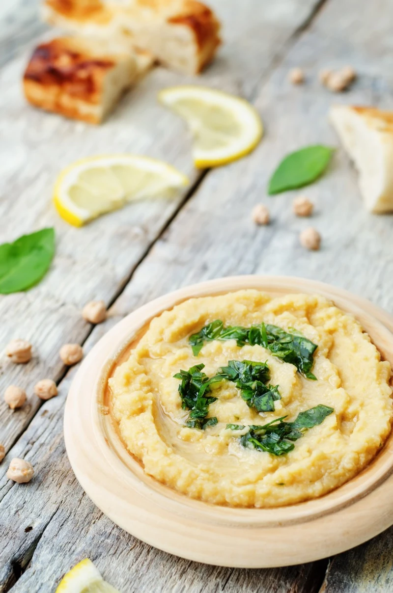 CYTRYNOWY HUMMUS Z BAZYLIĄ