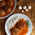 Kotlety mielone z pieczarkami w pomidorowym sosie