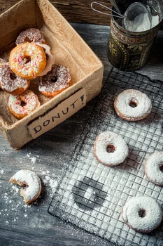 DONUTY CZYLI PĄCZKI Z DZIURKĄ