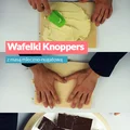 Wafelki Knoppers z masą mleczno-nugatową