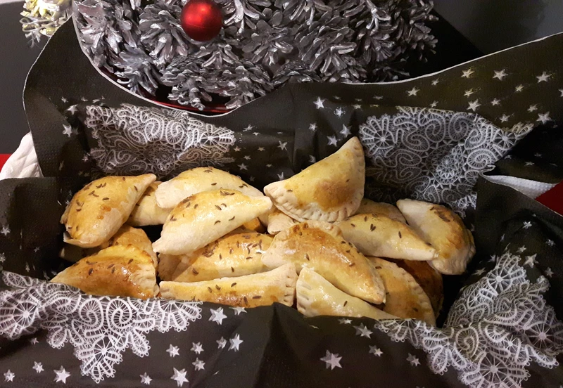 TIROPITY Z WĘDZONYM ŁOSOSIEM