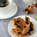 Biscotti z migdałami i suszonymi wiśniami