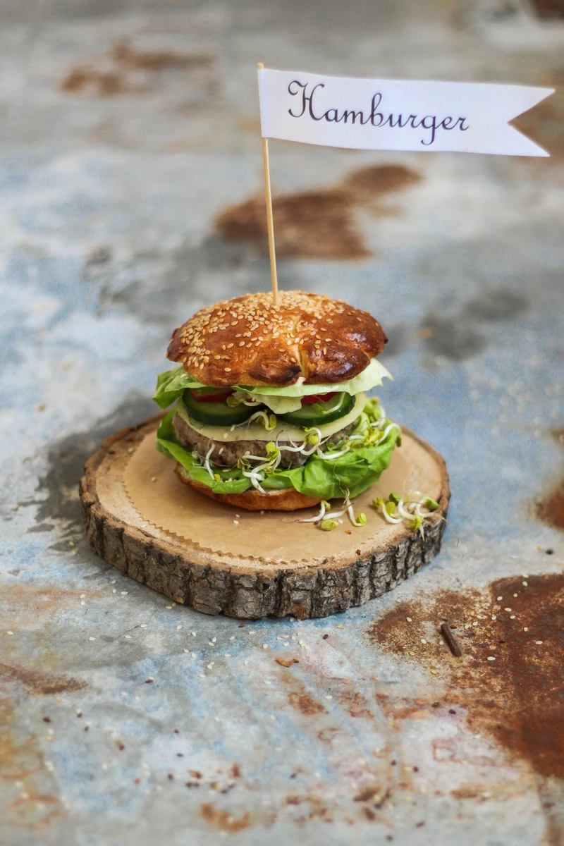 Domowe hamburgery wołowo-wieprzowe. Sos do hamburgerów.