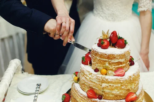 Jakie ciasto zamówić na wesele? Oto 6 ciast, które podbiją serca gości!