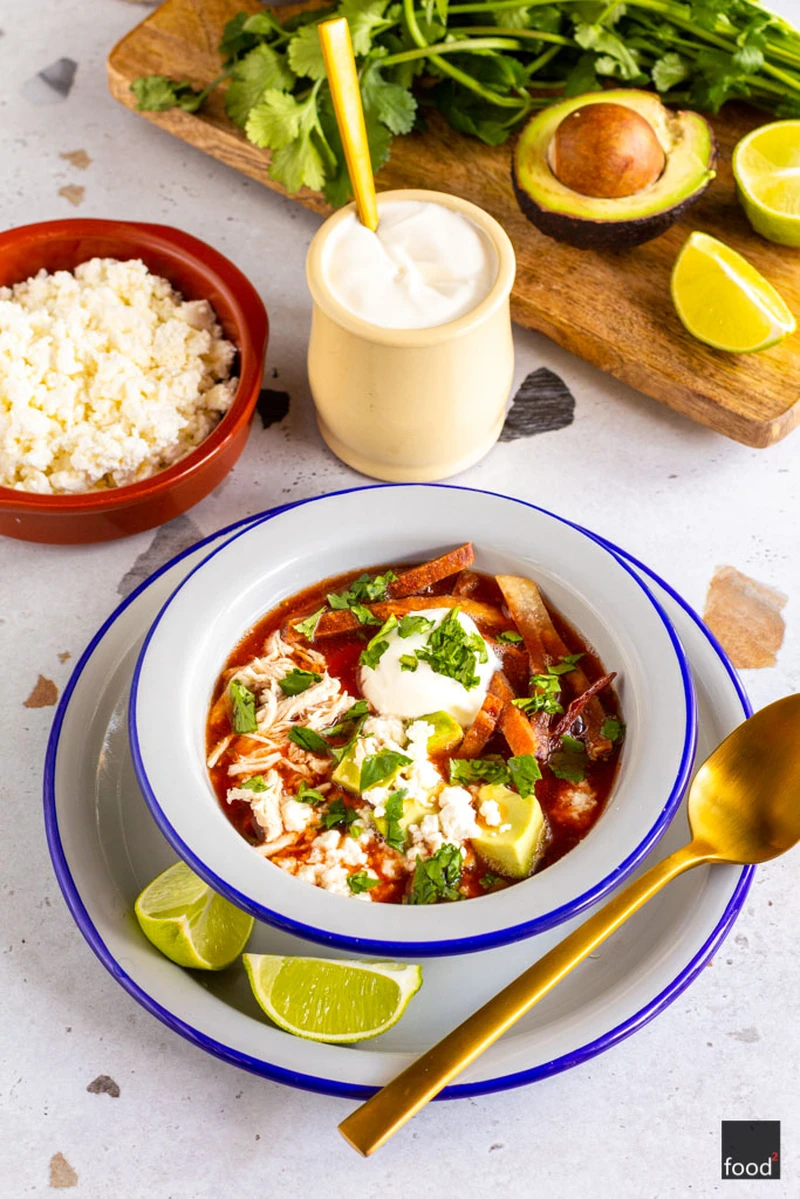 Sopa azteca (sopa de tortilla)