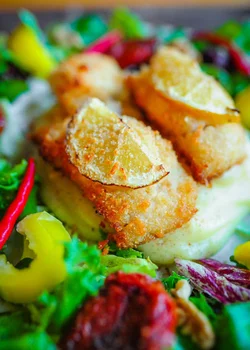 Ryba pieczona w chrupiącej parmezanowej panierce