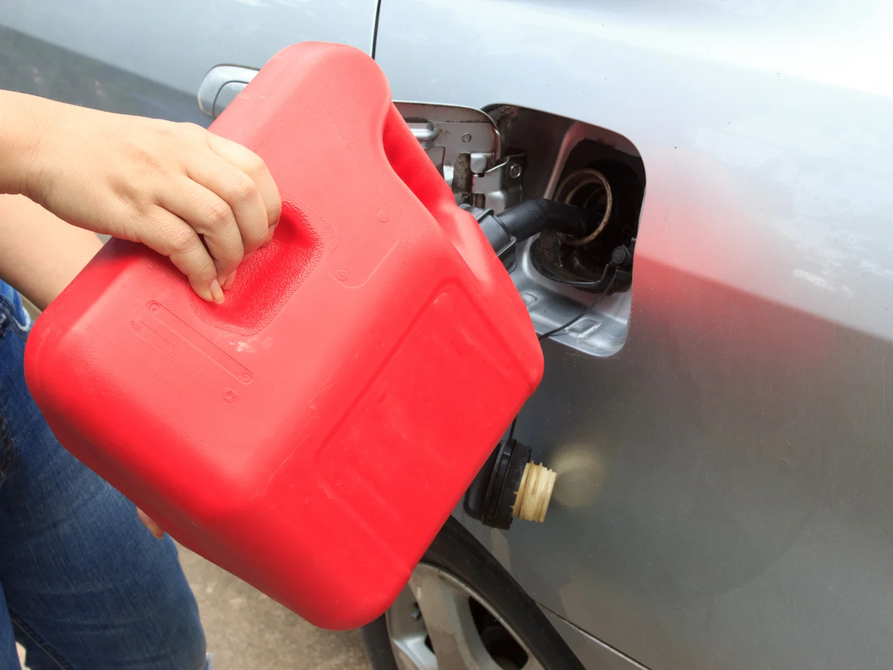 Zapasy paliwa w Polsce - na ile dni wystarczą? Rządowa Agencja podaje dane!
