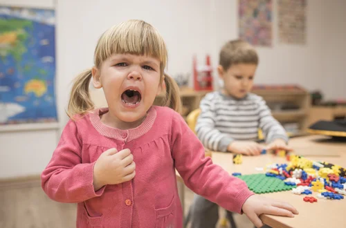 Czy dziecko z katarem może iść do przedszkola? Błaha dolegliwość czy coś poważniejszego?