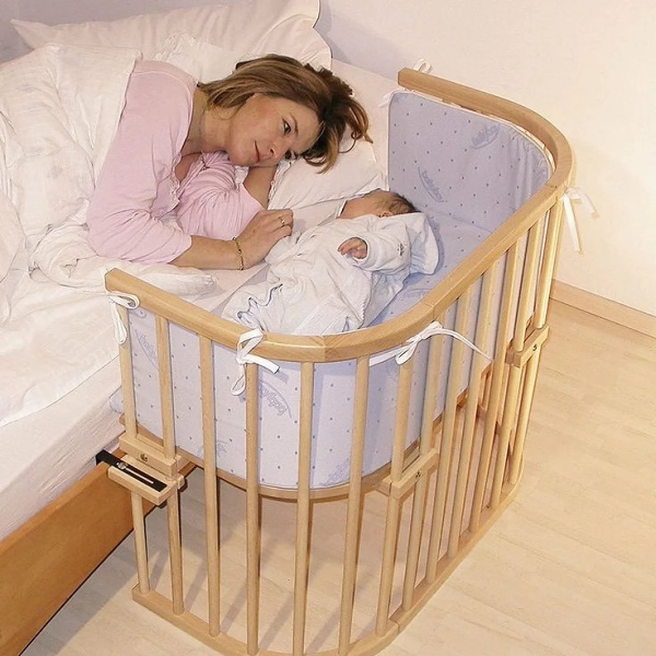 Łóżeczko dla dzieci, które można doczepić do łóżka rodziców