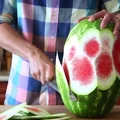 Ten genialny trik z arbuzem zaskoczy każdego!