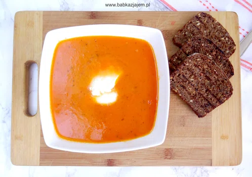 Zupa-krem z pieczonych pomidorów z mozzarellą