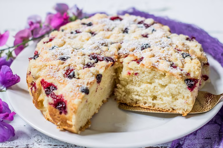 Proste Ciasto Drożdżowe Z Czarną Porzeczką