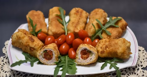 Roladki z mozzarellą, roszpunką i pomidorkami