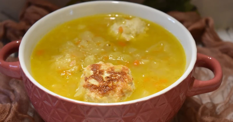Zupa z kapusty drobiowe kuleczki