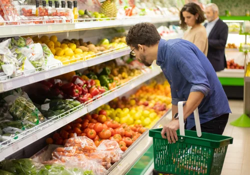Sklepy otwarte w majówkę 2025: Gdzie i do której godziny zrobimy zakupy? (Biedronka, Lidl, Kaufland, Żabka)