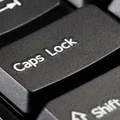 Dzień CAPS LOCKA: Nietypowe Święto z Humorem i Refleksją