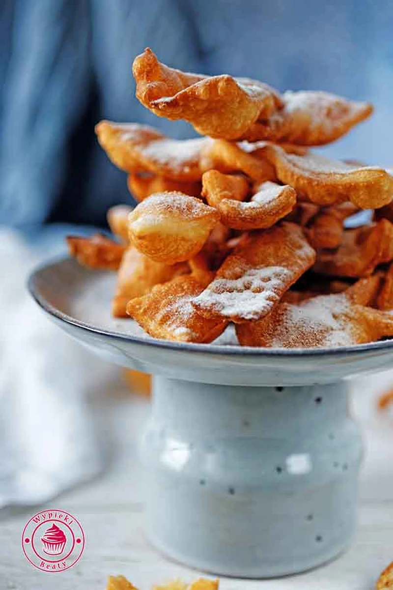 Faworki z mascarpone
