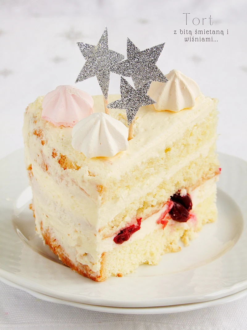 tort śmietanowy z wiśniami