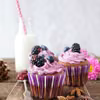 Cupcake z kremem owoce leśne