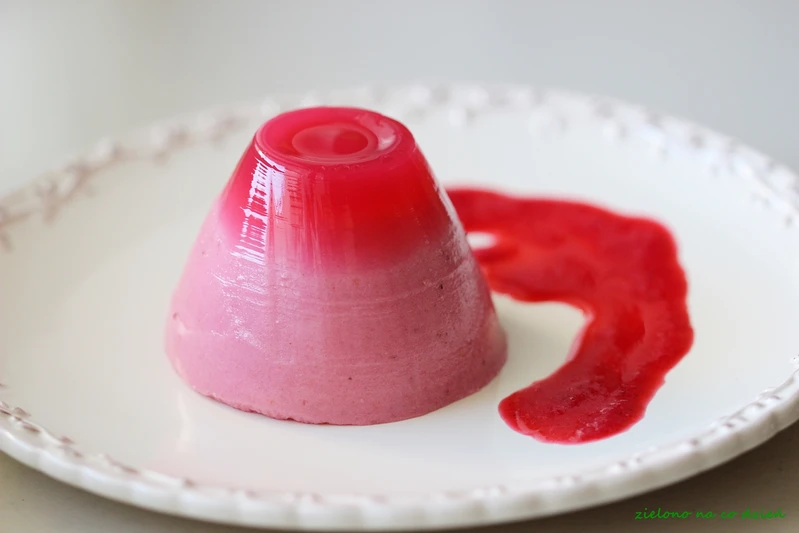 Panna cotta porzeczkowo - kokosowa